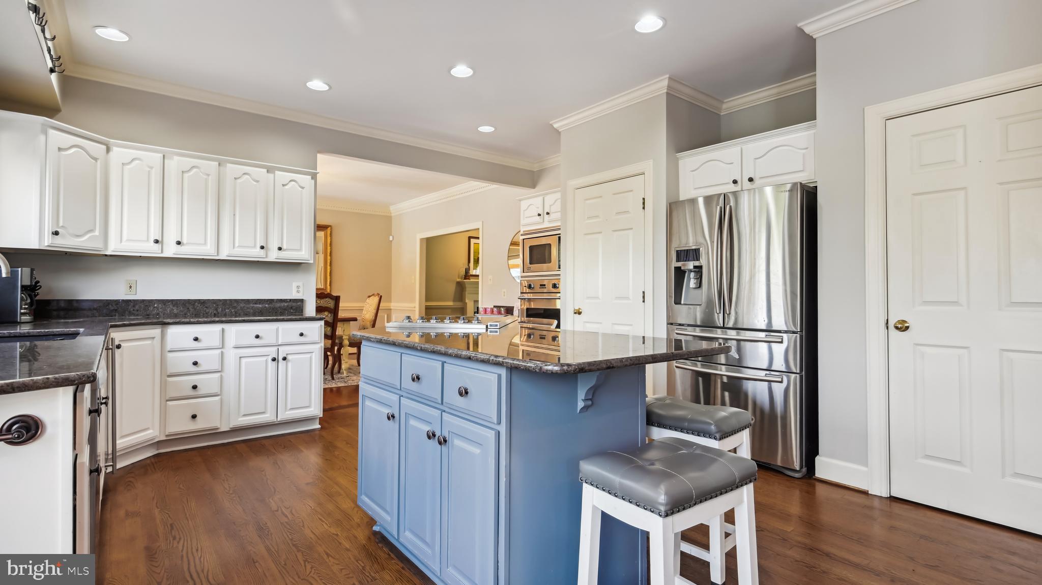 16115 Hamilton Station Road Waterford, VA 20197 - Photo 21 of 65 2nd Island w/ Cooktop