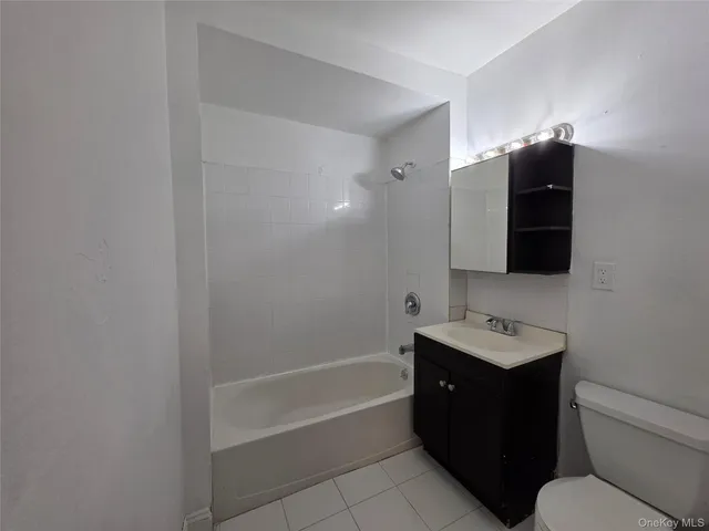 $1,995 | 190 Winnikee Avenue, Poughkeepsie, NY 12601