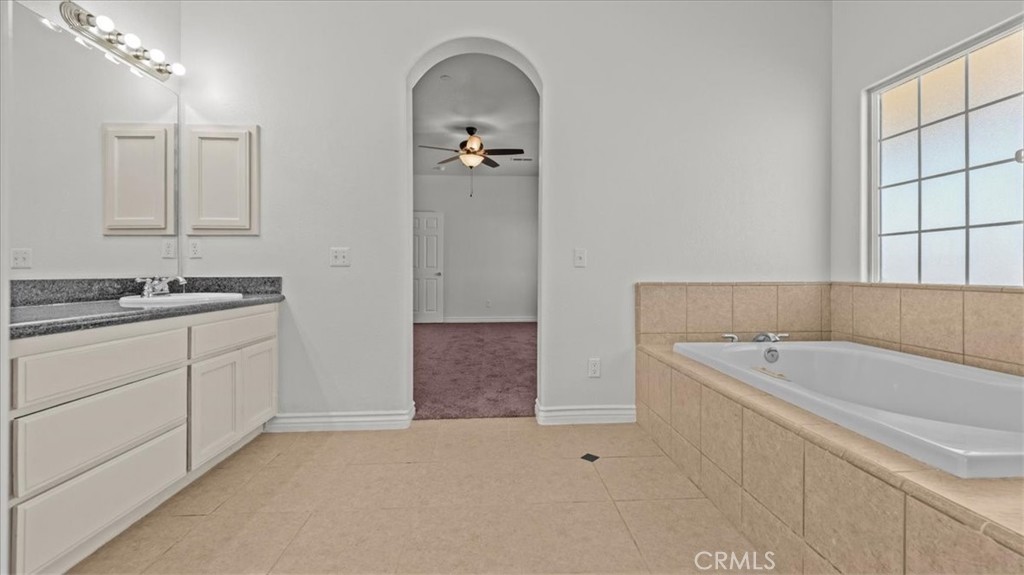 7536 Sunset Road Phelan, CA 92371 - Photo 19 of 40 a bathroom with a tub sink and mirror