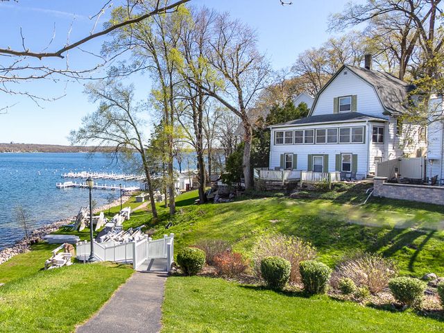 616 Aweogon Road, Fontana, WI 53125