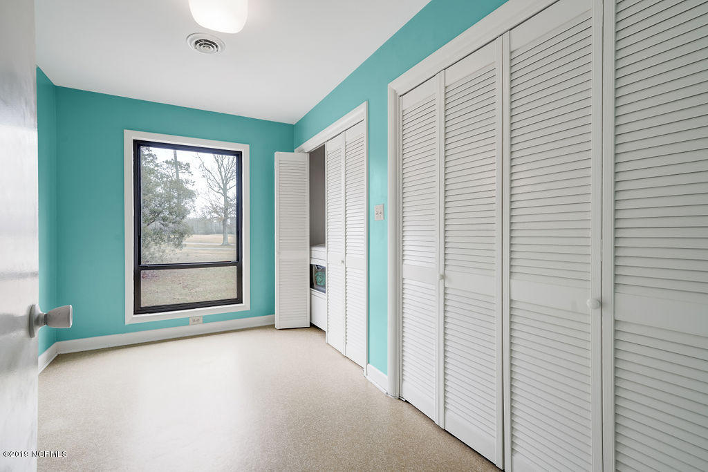 157 Olde Point Road Hampstead, NC 28443 - Photo 25 of 40 Large Laundry Room