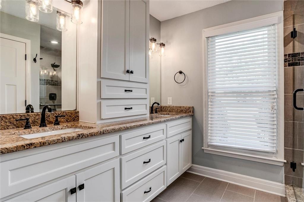 15915 Riggs Road Stilwell, KS 66085 - Photo 13 of 35
