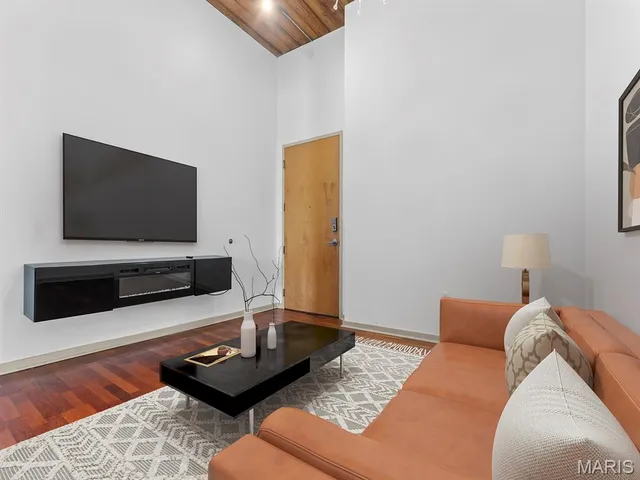 $185,000 | 721 North 17th Street, Unit 203, St. Louis, MO 63103