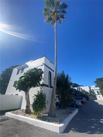 $1,895 | 2705 Northeast 9th Avenue, Unit 202, Wilton Manors, FL 33334