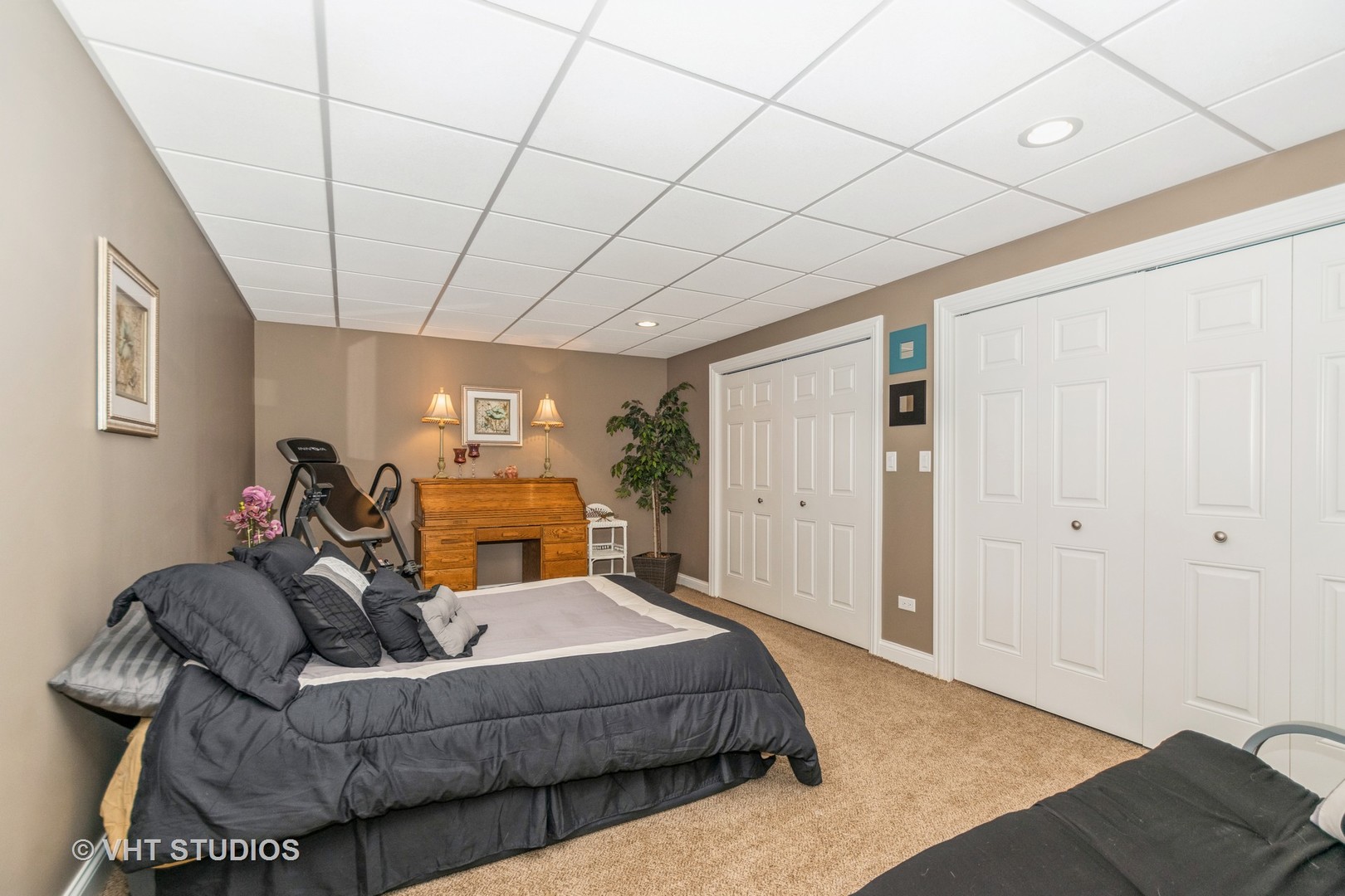 9424 West Pauling Road Monee, IL 60449 - Photo 5 of 19 a bed room with a bed and a couch