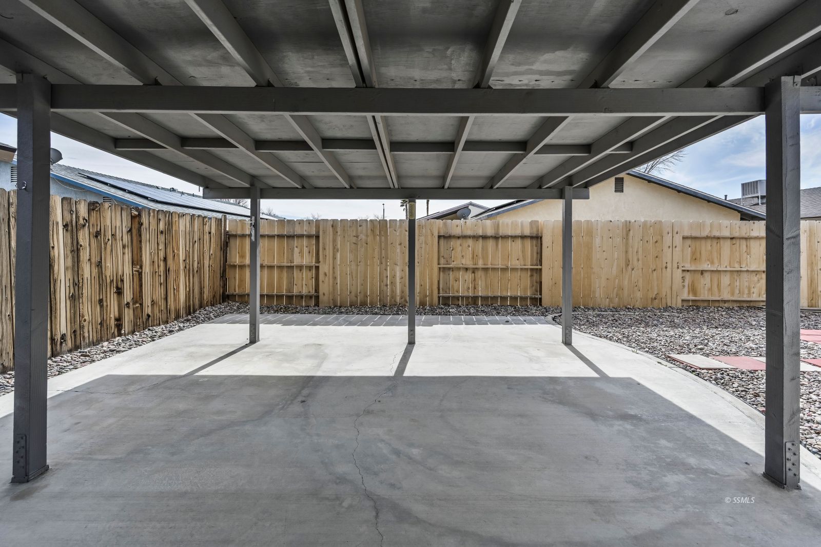 633 East Church Avenue Ridgecrest, CA 93555 - Photo 24 of 27 a view of a garage