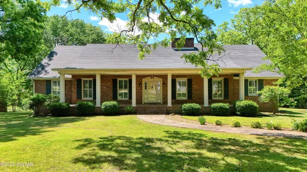 $649,900 | 414 Knox Street, Huntingdon, TN 38344