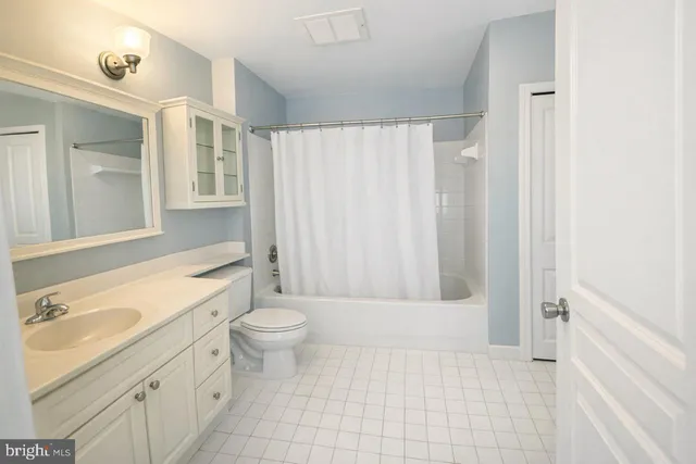 $1,800 | 5575 Seminary Road, Unit 103, Falls Church, VA 22041