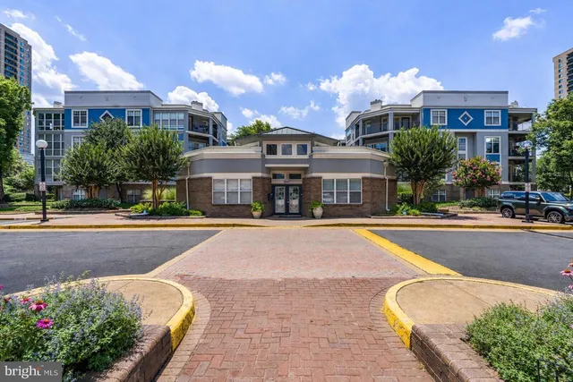 $1,800 | 5575 Seminary Road, Unit 103, Falls Church, VA 22041