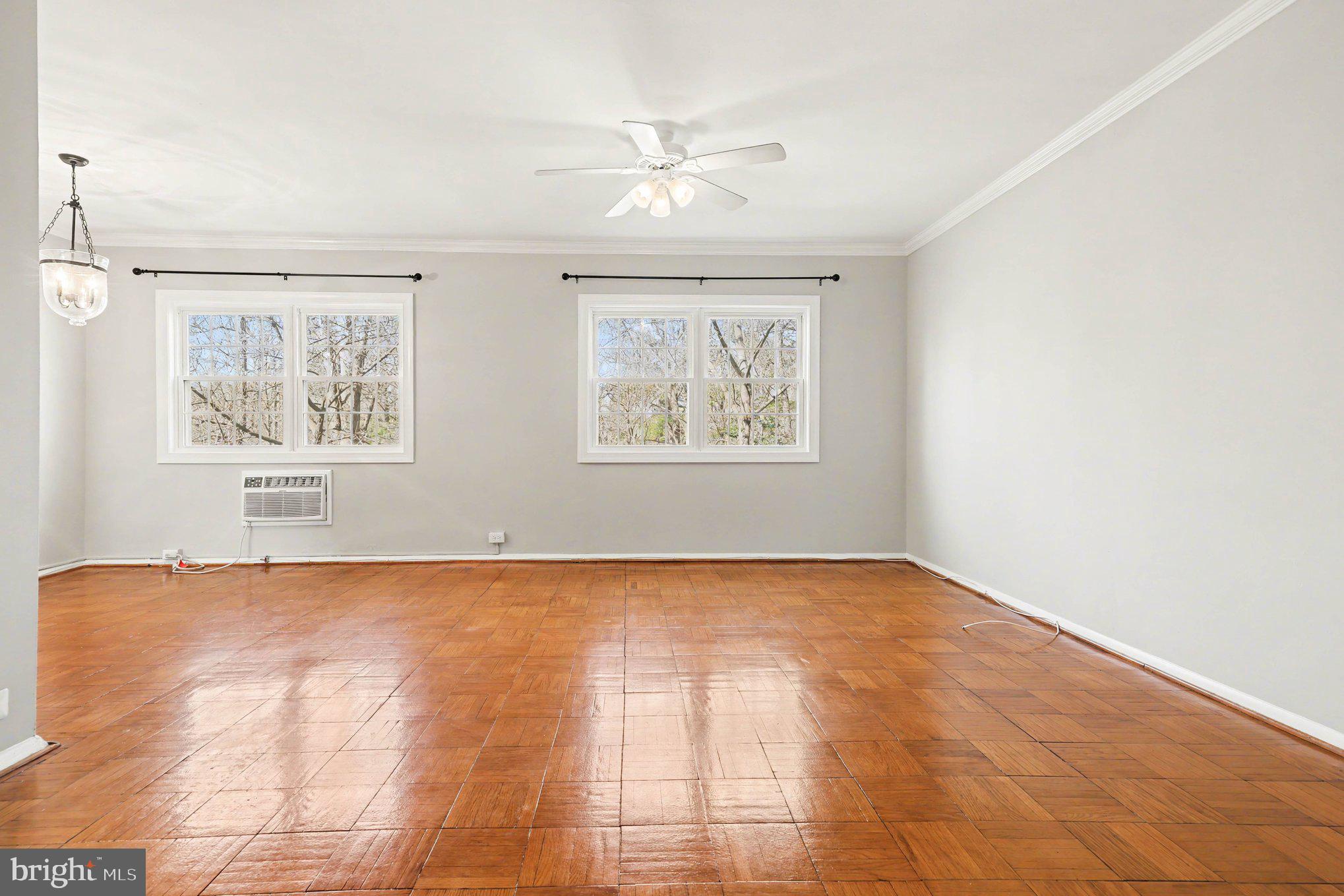 3380 Gunston Road Alexandria, VA 22302 - Photo 3 of 28 Plenty of natural light