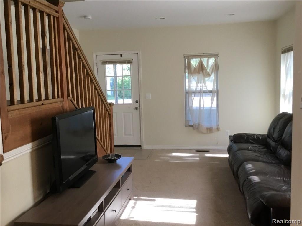 701 West Silver Lake Road Fenton, MI 48430 - Photo 8 of 29
