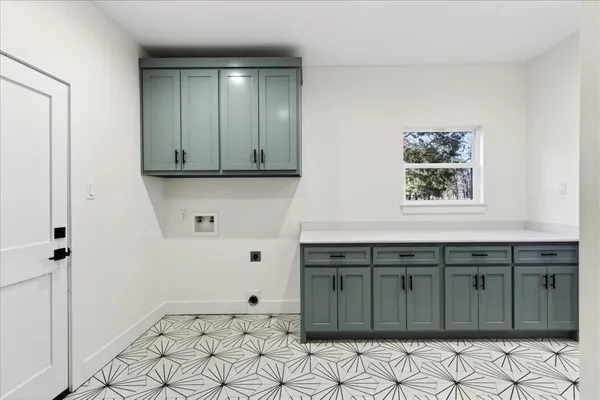 $575,000 | 114 Castlewood Road, Enchanted Oaks, TX 75156