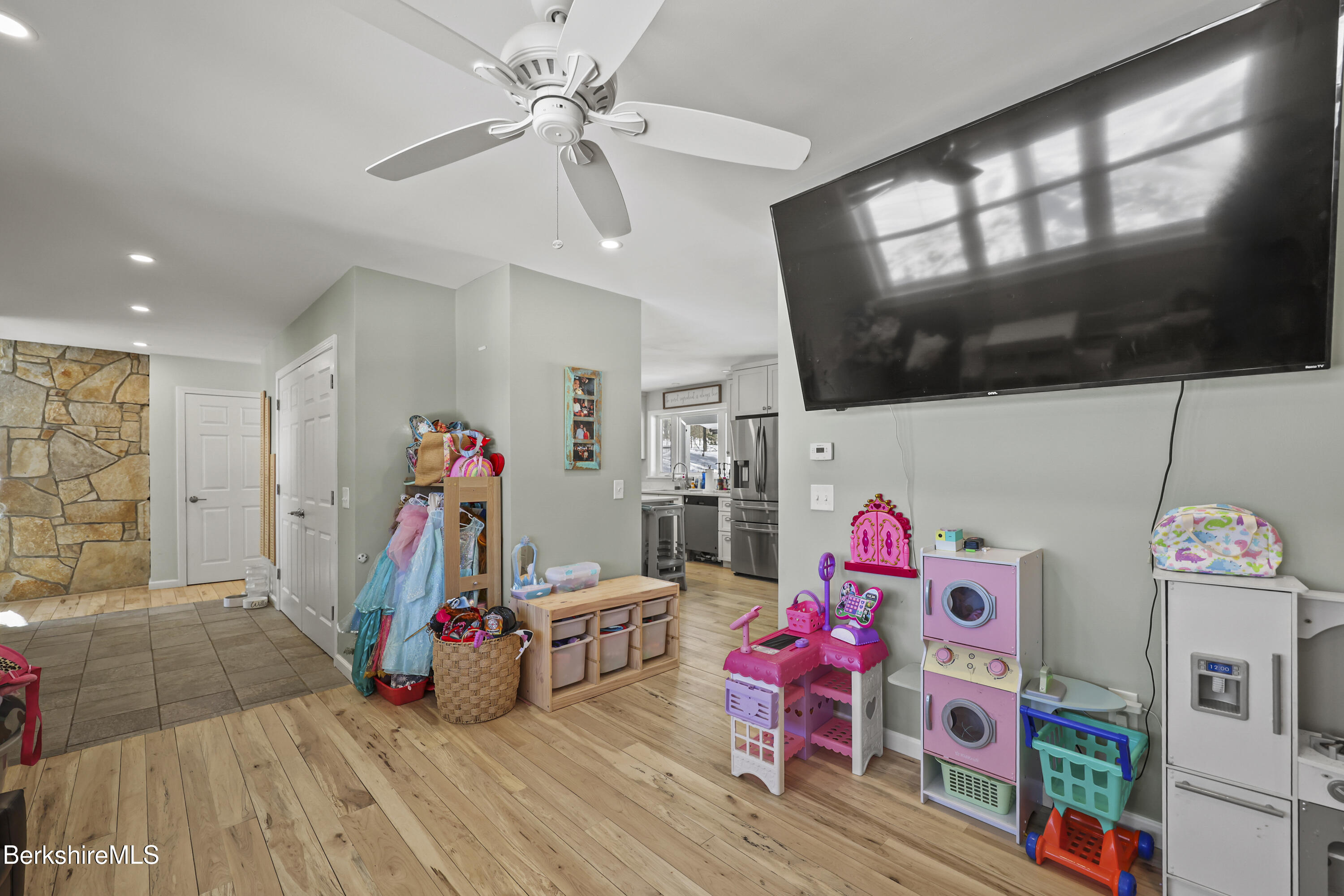 141 Griffin Hill Road Savoy, MA 01256 - Photo 25 of 61 Family Room