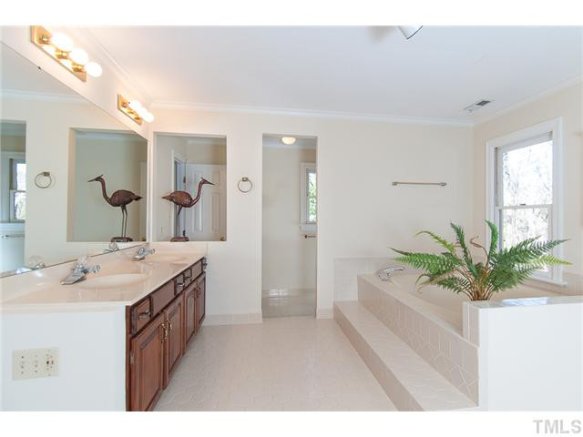 5604 North Hawthorne Way Raleigh, NC 27613 - Photo 18 of 21 Master Bath/Spa