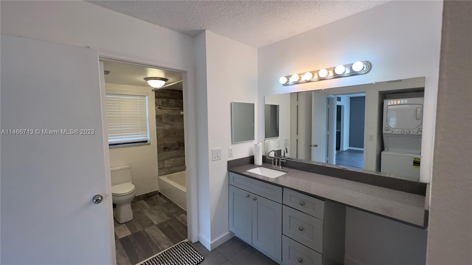 California Club Miami, FL 33179 - Photo 24 of 40