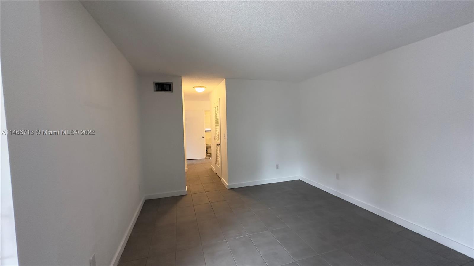 California Club Miami, FL 33179 - Photo 35 of 40