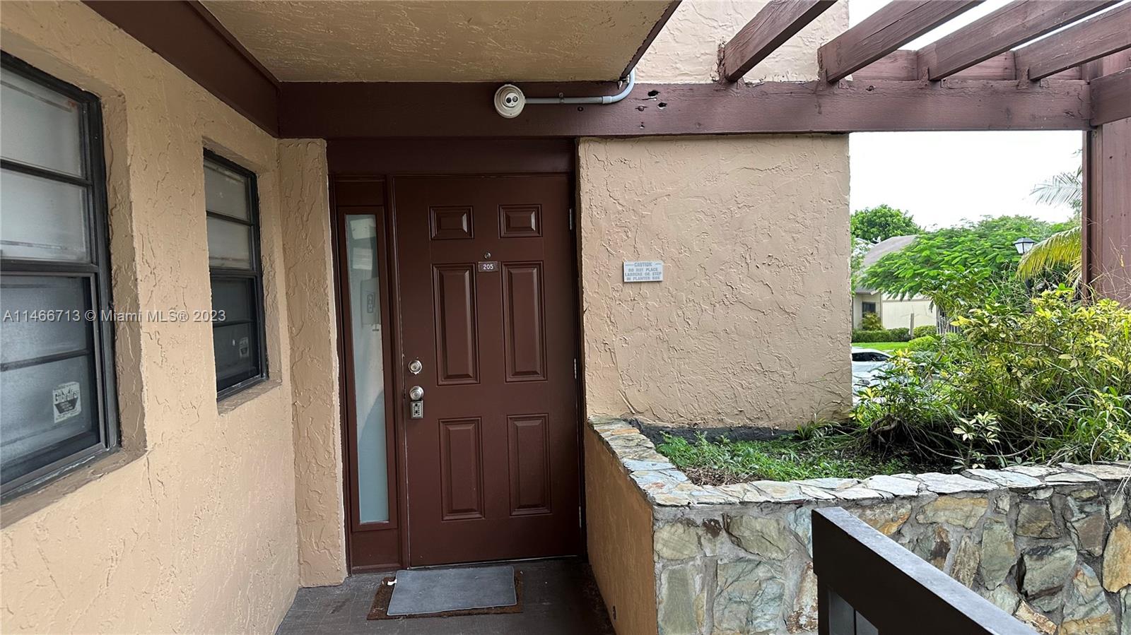 California Club Miami, FL 33179 - Photo 7 of 40 a view of outdoor space