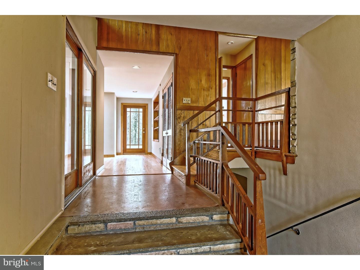 513 Yale Avenue Pitman, NJ 08071 - Photo 4 of 16 Hallway