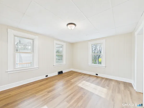 $330,000 | 654 North Main Street, Killingly, CT 06239