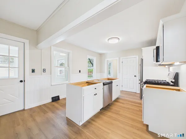 $330,000 | 654 North Main Street, Killingly, CT 06239