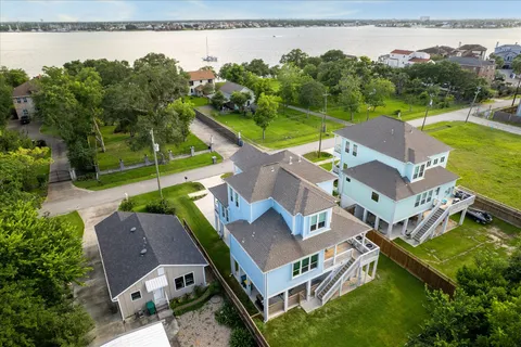 $575,000 | 2922 Seargent Street, Seabrook, TX 77586