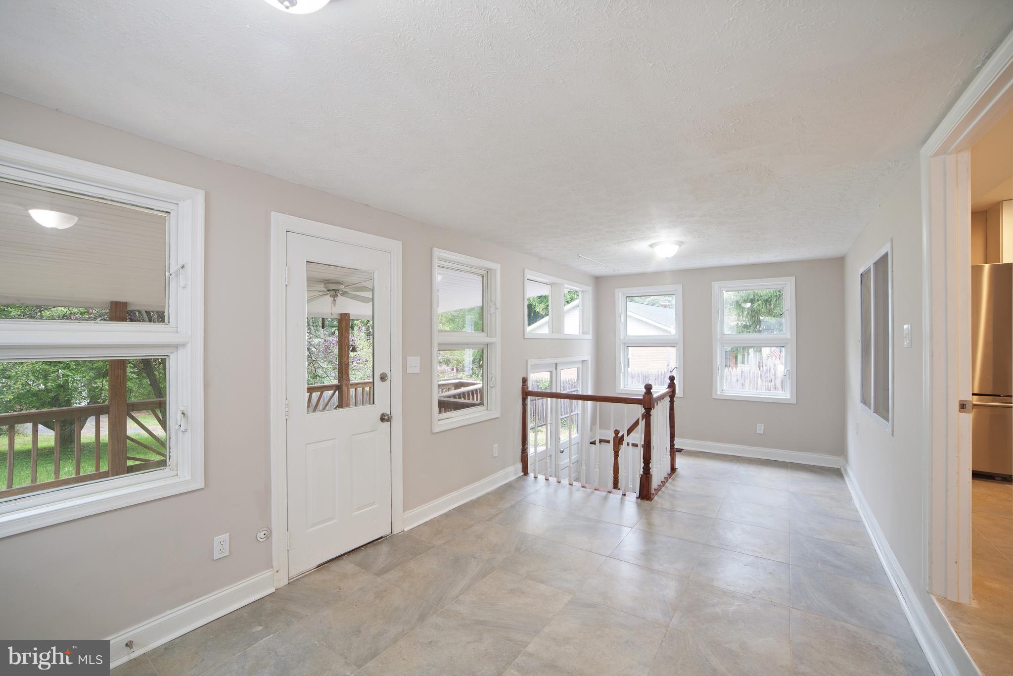 24524 Ridge Road Damascus, MD 20872 - Photo 11 of 30 Interior (General)