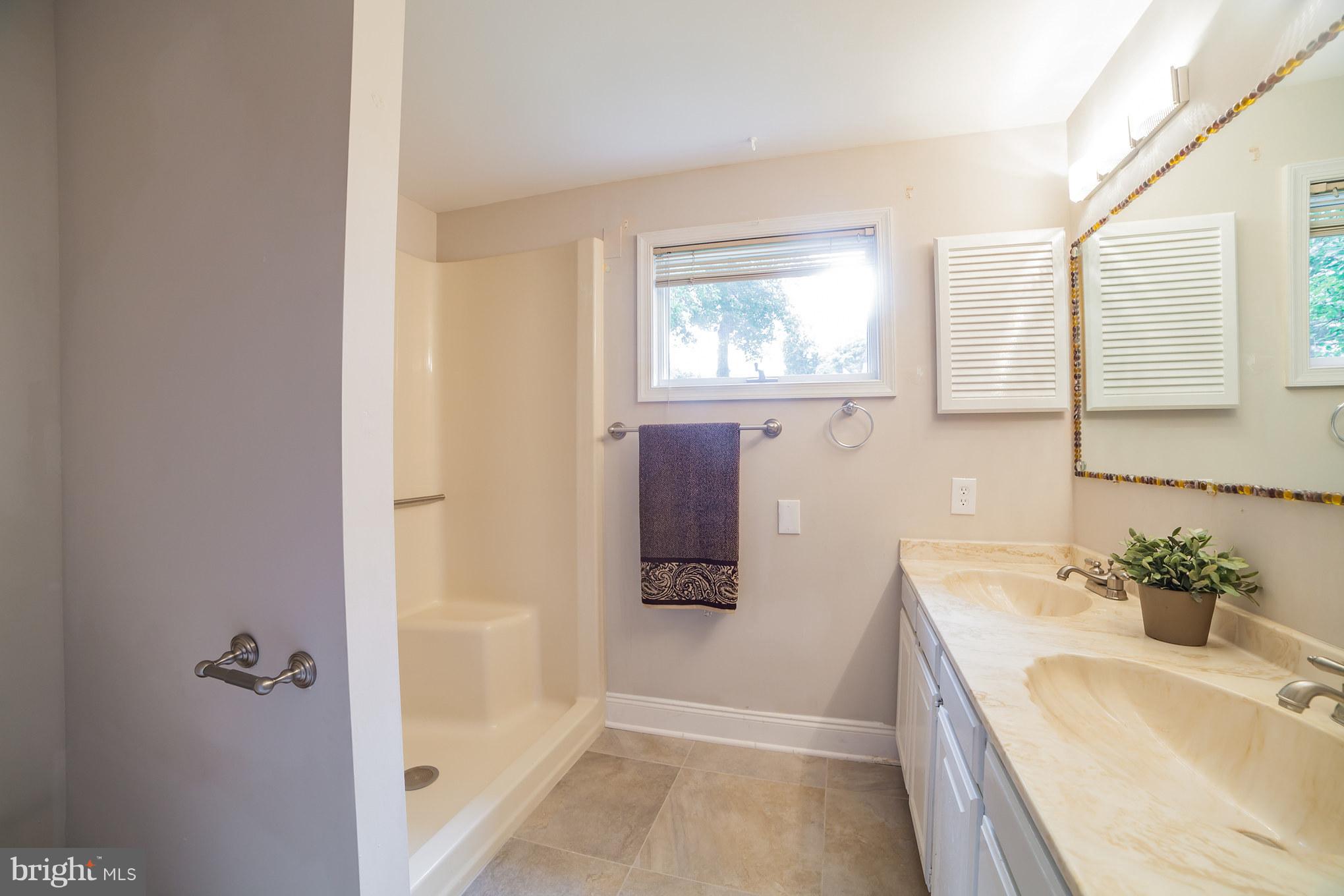 24524 Ridge Road Damascus, MD 20872 - Photo 15 of 30 Bath