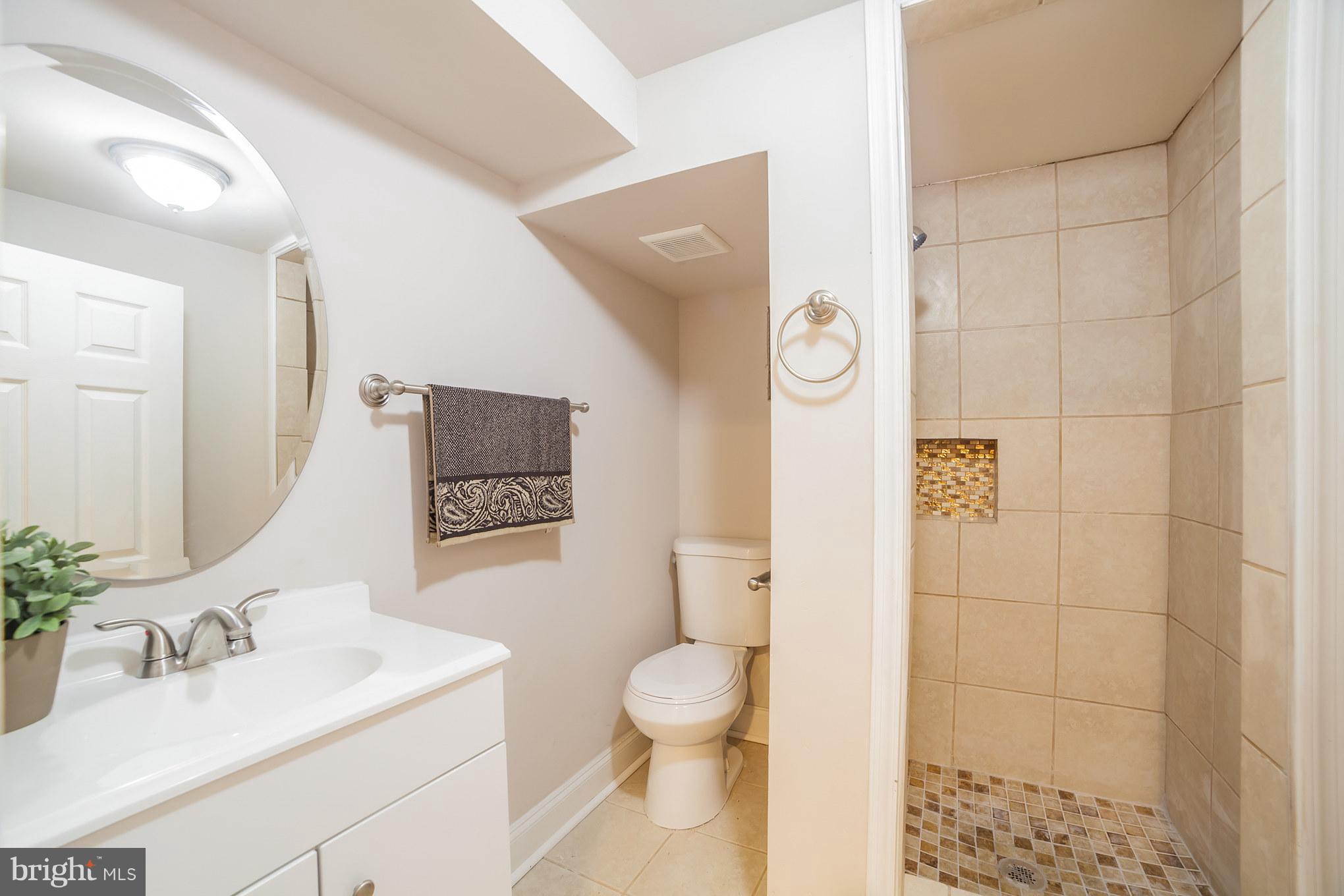 24524 Ridge Road Damascus, MD 20872 - Photo 16 of 30 Bath