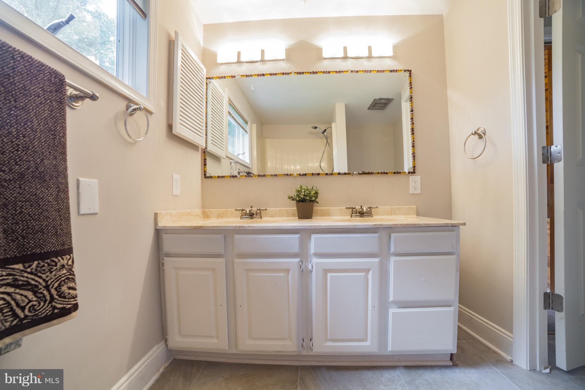 24524 Ridge Road Damascus, MD 20872 - Photo 17 of 30 Bath