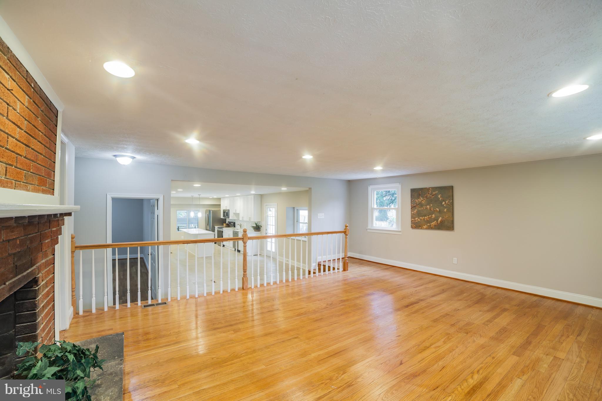 24524 Ridge Road Damascus, MD 20872 - Photo 5 of 30 Living Room