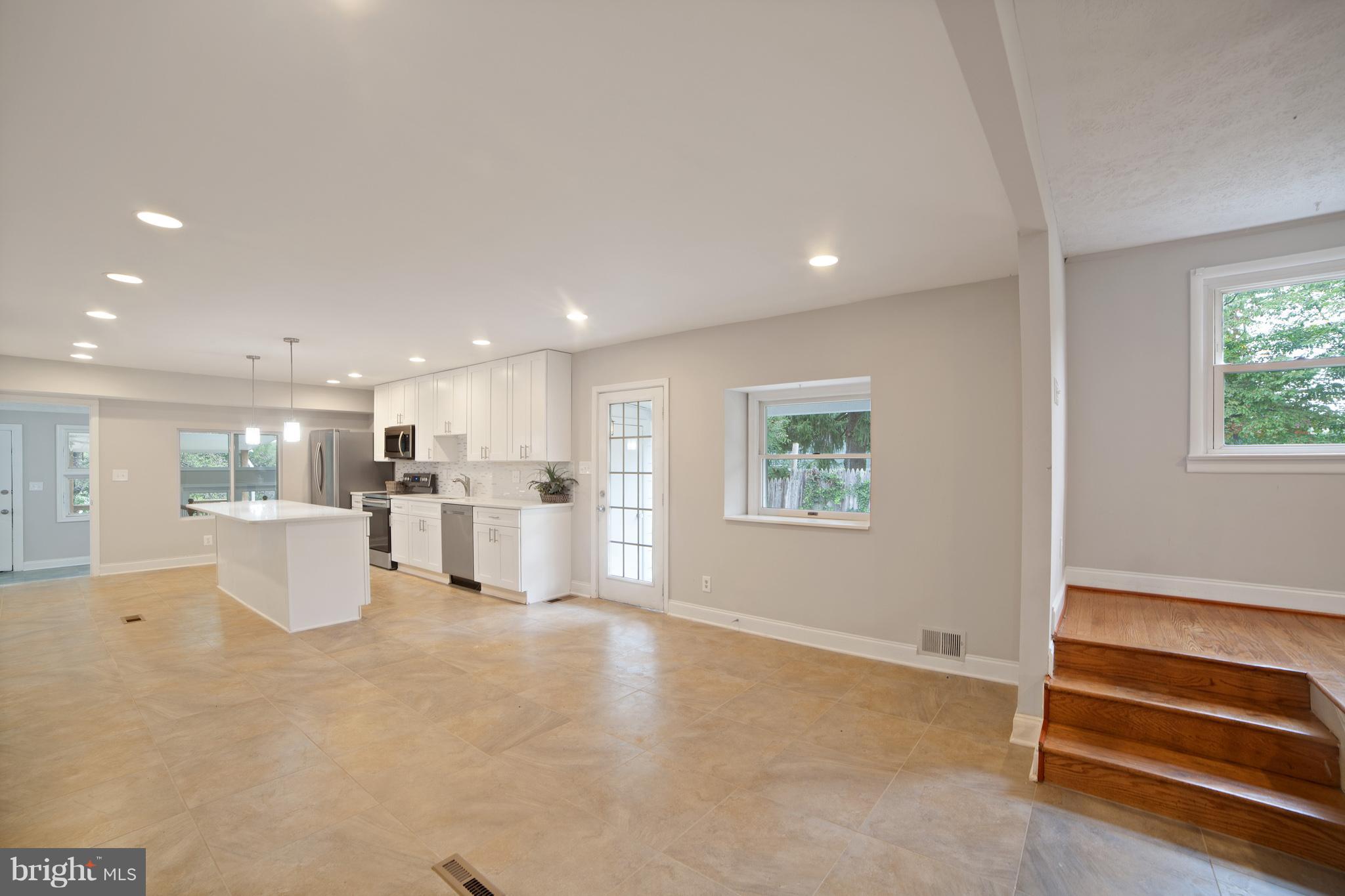 24524 Ridge Road Damascus, MD 20872 - Photo 10 of 30 Interior (General)