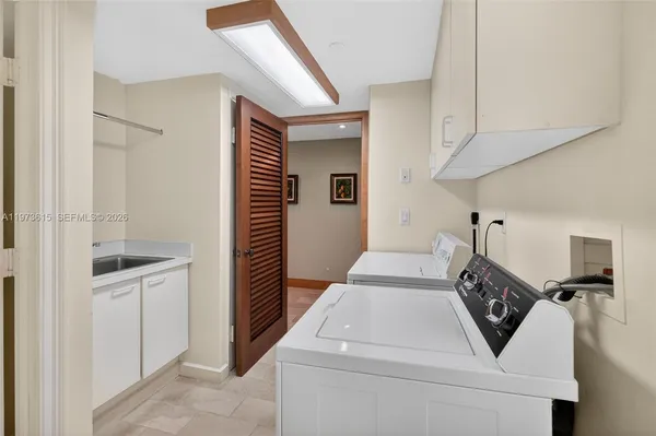 $6,900,000 | 430 Grand Bay Drive, Unit 801, Key Biscayne, FL 33149