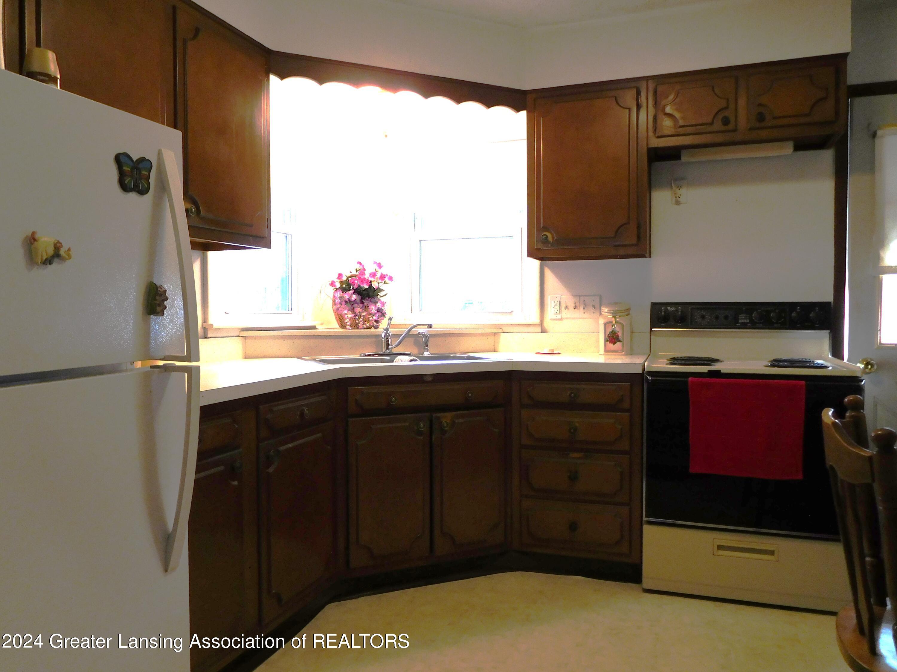 6582 Wagner Road East Lansing, MI 48823 - Photo 8 of 31 DSCN5549
