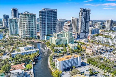 $600,000 | 800 Southeast 4th Street, Unit 302, Fort Lauderdale, FL 33301