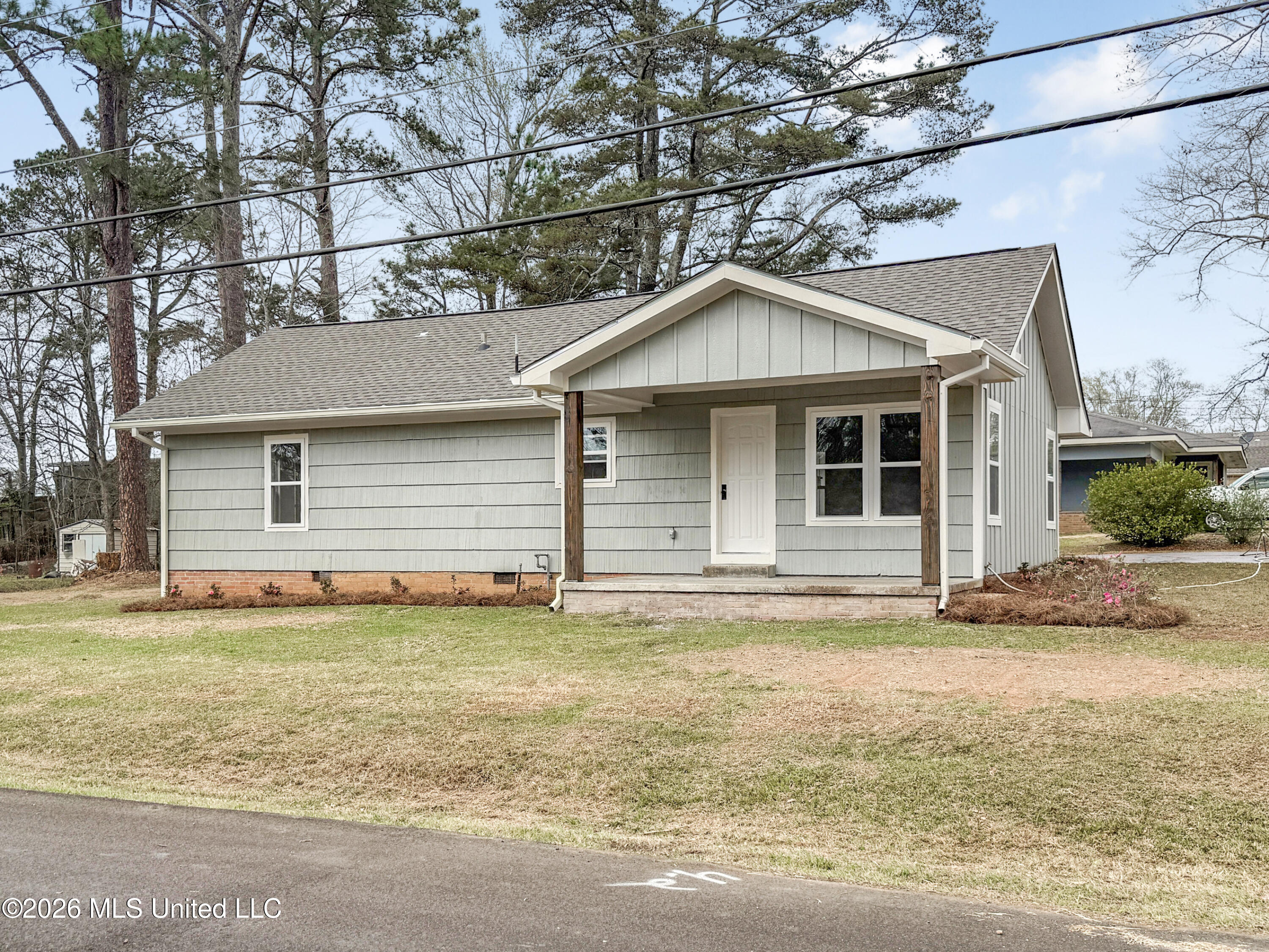 128 Sinclair Street McComb, MS 39648 - Photo 2 of 28 IMG_3040