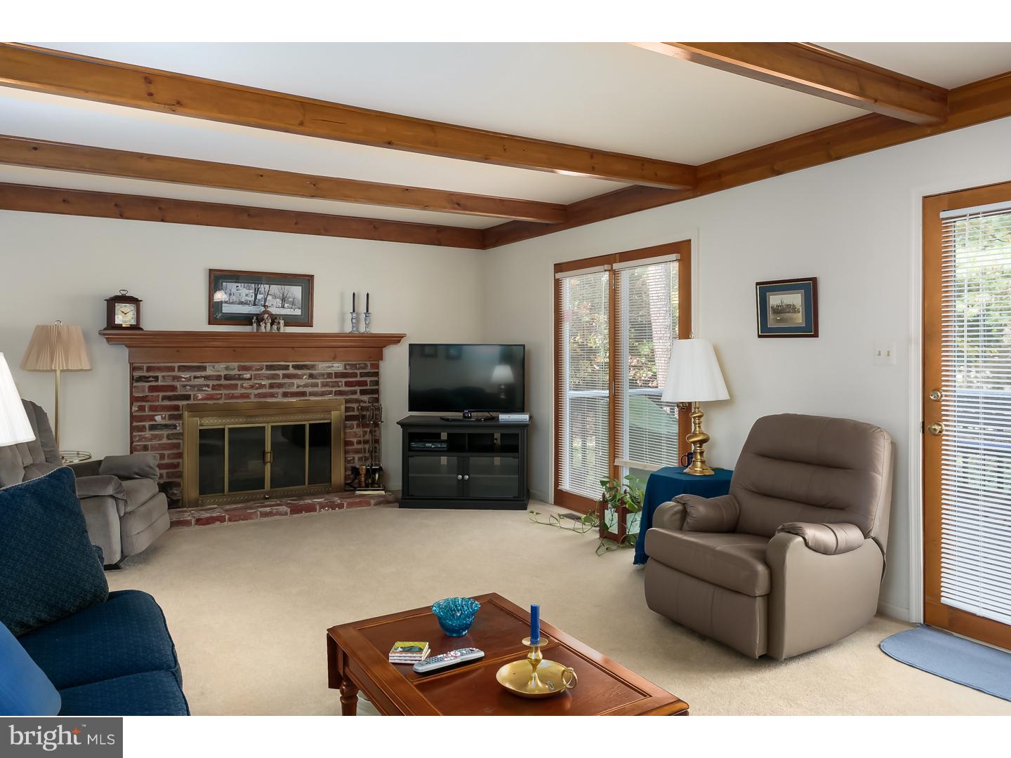 818 McKendimen Road Shamong, NJ 08088 - Photo 7 of 25 Living Room