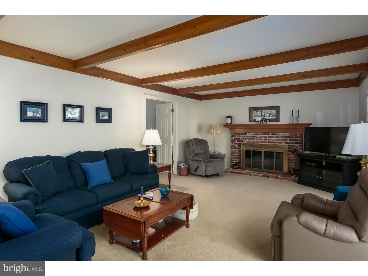 818 McKendimen Road Shamong, NJ 08088 - Photo 8 of 25 Living Room