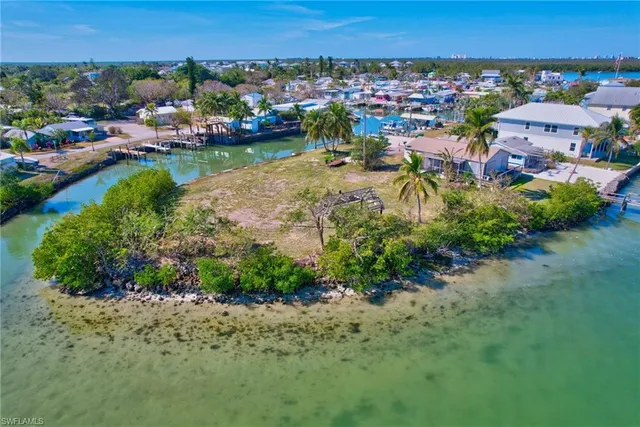 $1,899,000 | 103 Bayshore Way, Goodland, FL 34140