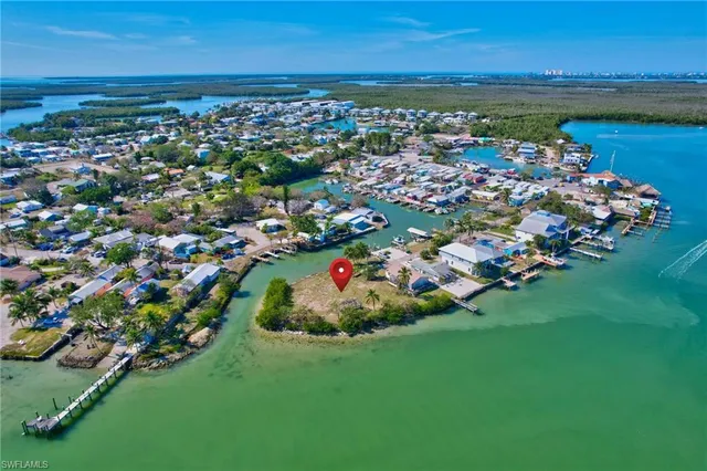 $1,899,000 | 103 Bayshore Way, Goodland, FL 34140