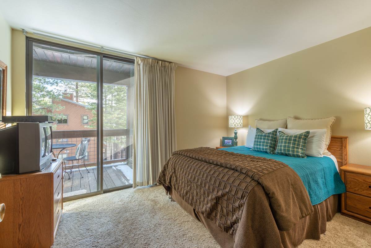 3011 Silver Strike Truckee, CA 96161 - Photo 11 of 21
