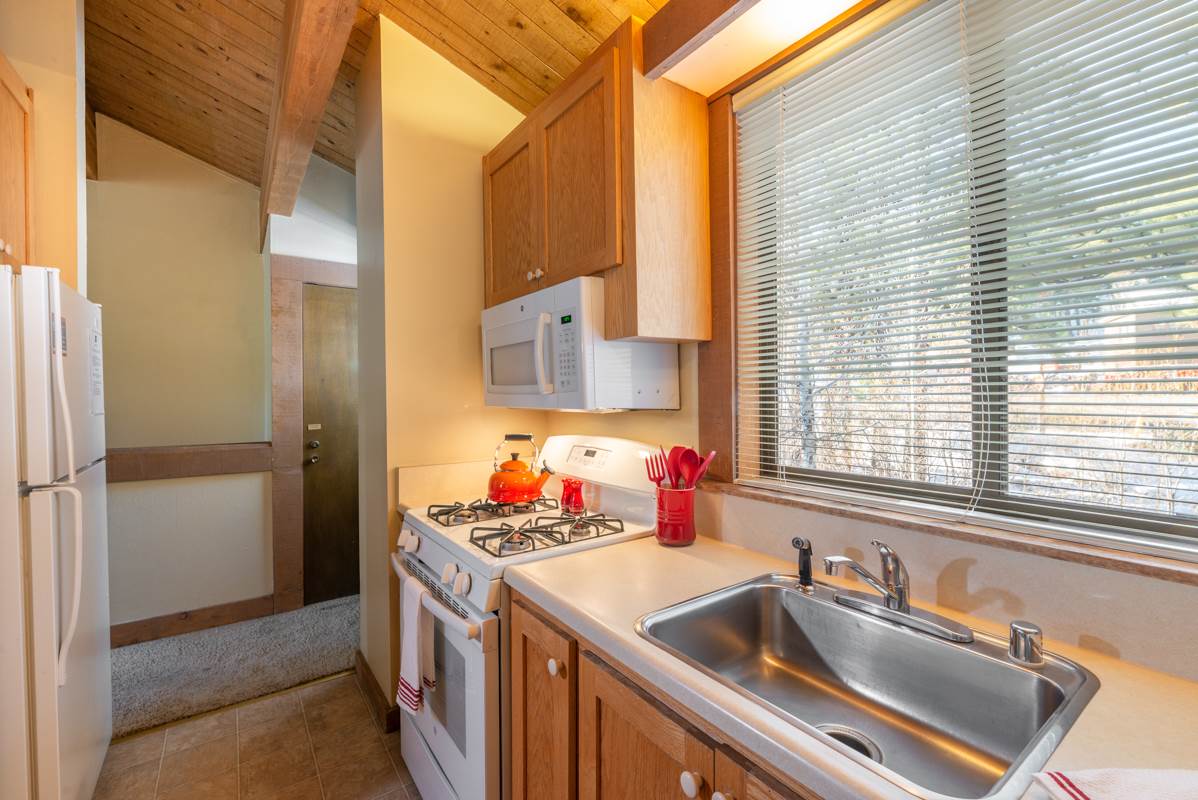 3011 Silver Strike Truckee, CA 96161 - Photo 9 of 21