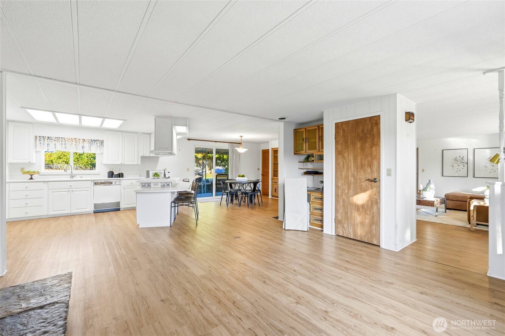 11813 Northeast 172nd Street Bothell, WA 98011 - Photo 12 of 29