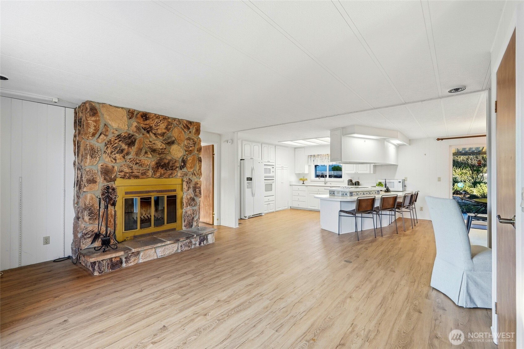 11813 Northeast 172nd Street Bothell, WA 98011 - Photo 13 of 29