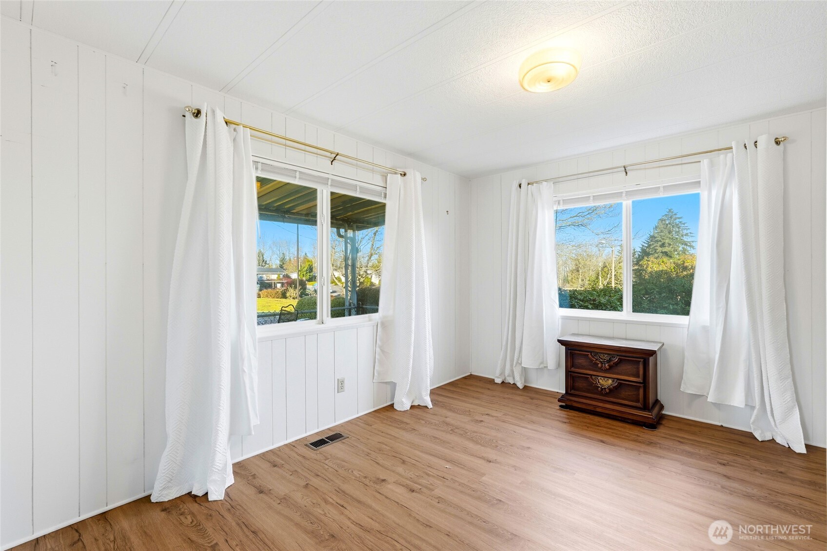 11813 Northeast 172nd Street Bothell, WA 98011 - Photo 18 of 29