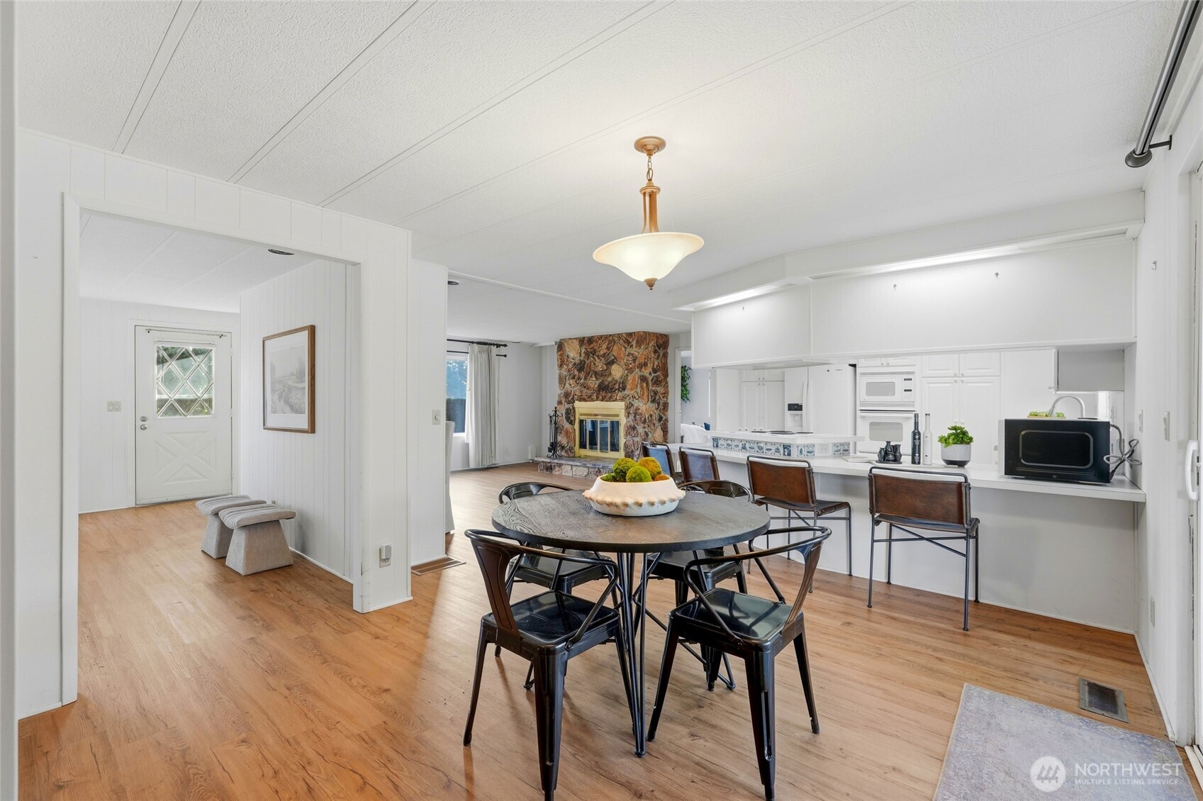 11813 Northeast 172nd Street Bothell, WA 98011 - Photo 5 of 29