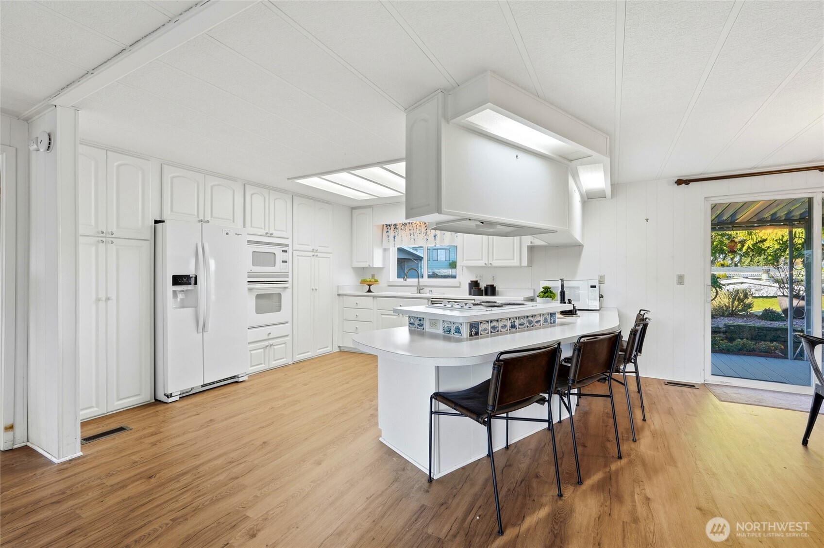 11813 Northeast 172nd Street Bothell, WA 98011 - Photo 7 of 29