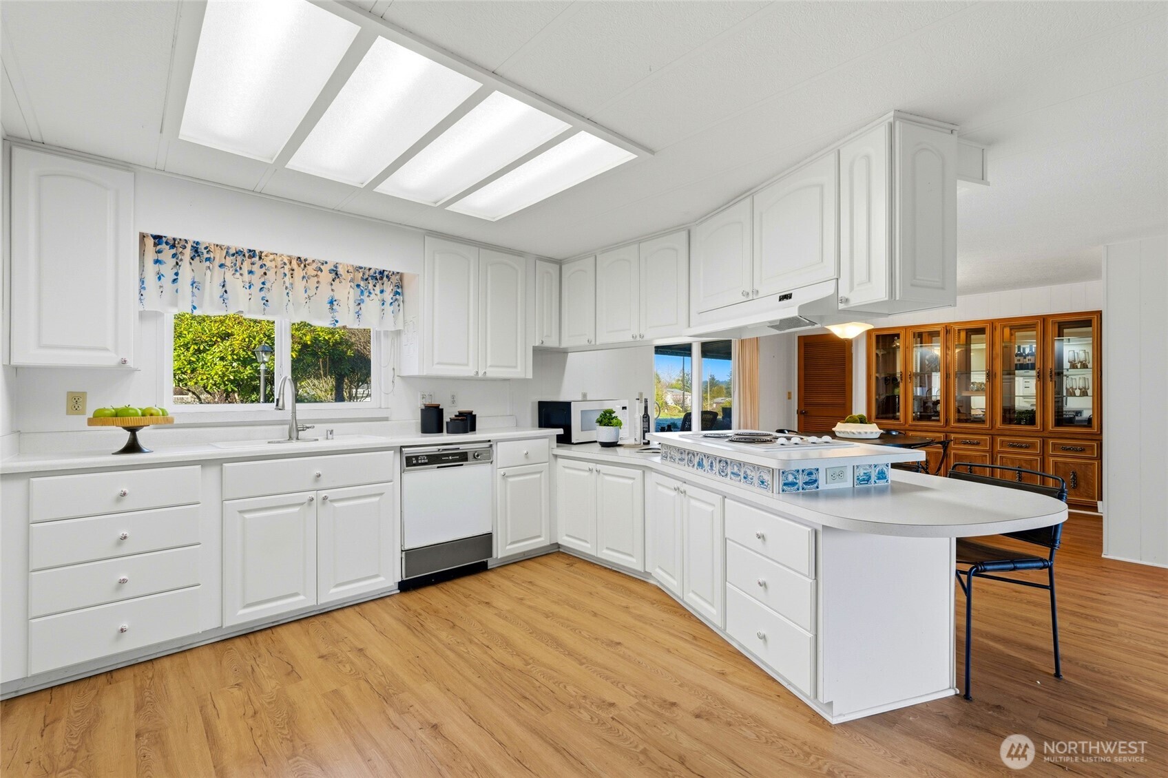 11813 Northeast 172nd Street Bothell, WA 98011 - Photo 9 of 29