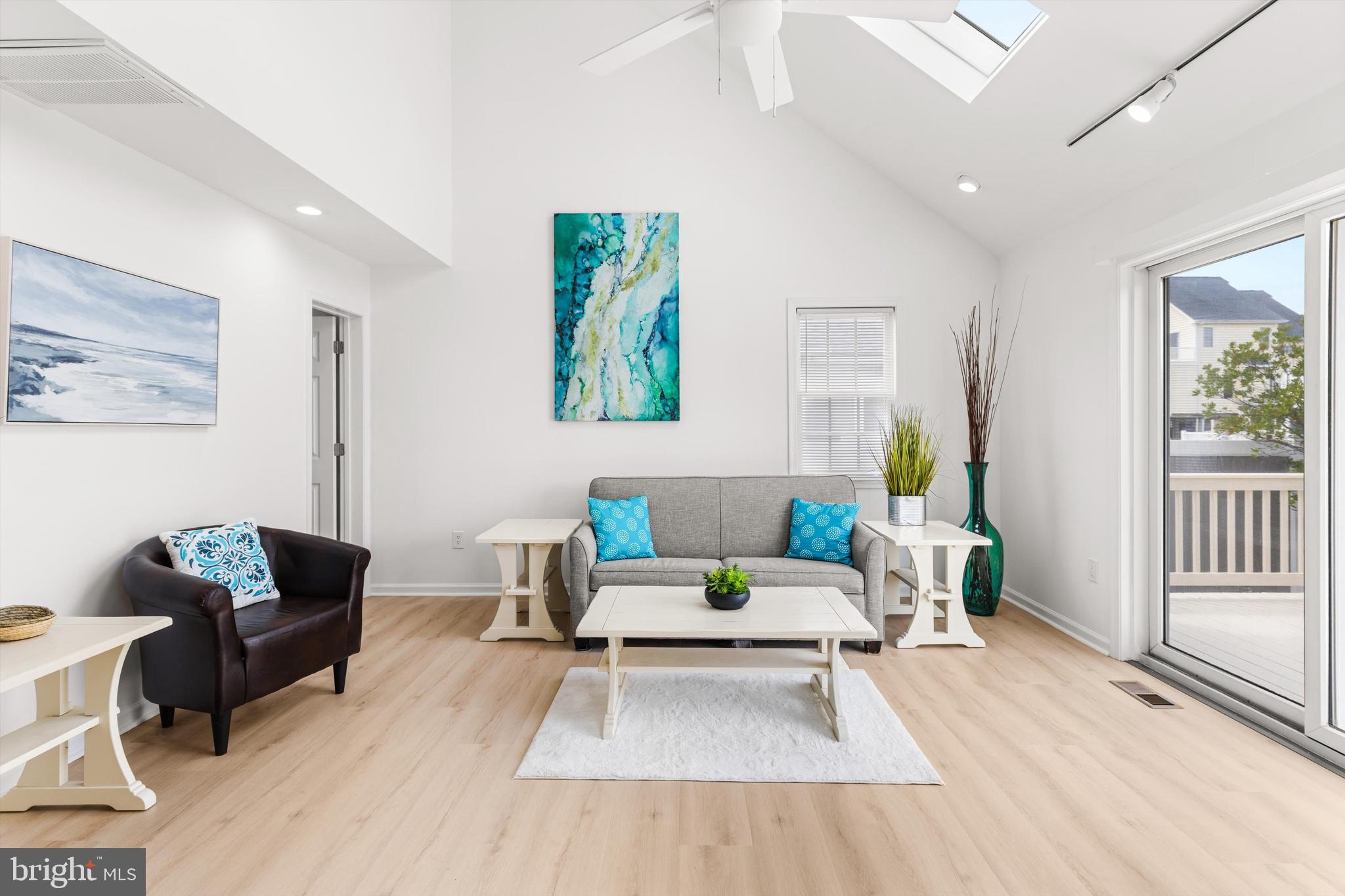10429 Brighton Road Ocean City, MD 21842 - Photo 6 of 64 Living room with vaulted ceilings