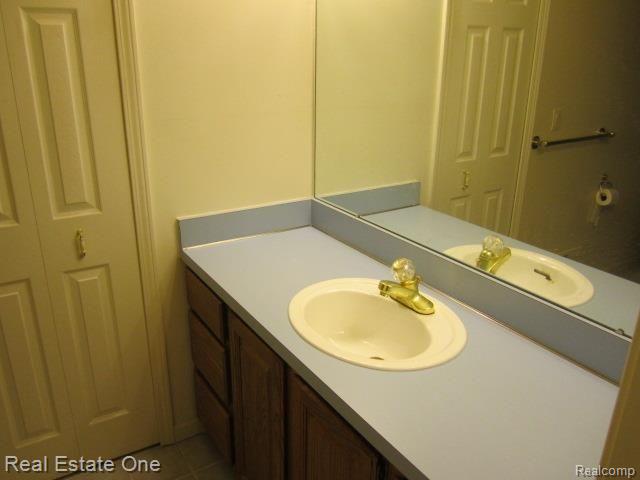 35591 Tall Pine Road Farmington, MI 48335 - Photo 21 of 31 Entry Level Full Bath Vanity