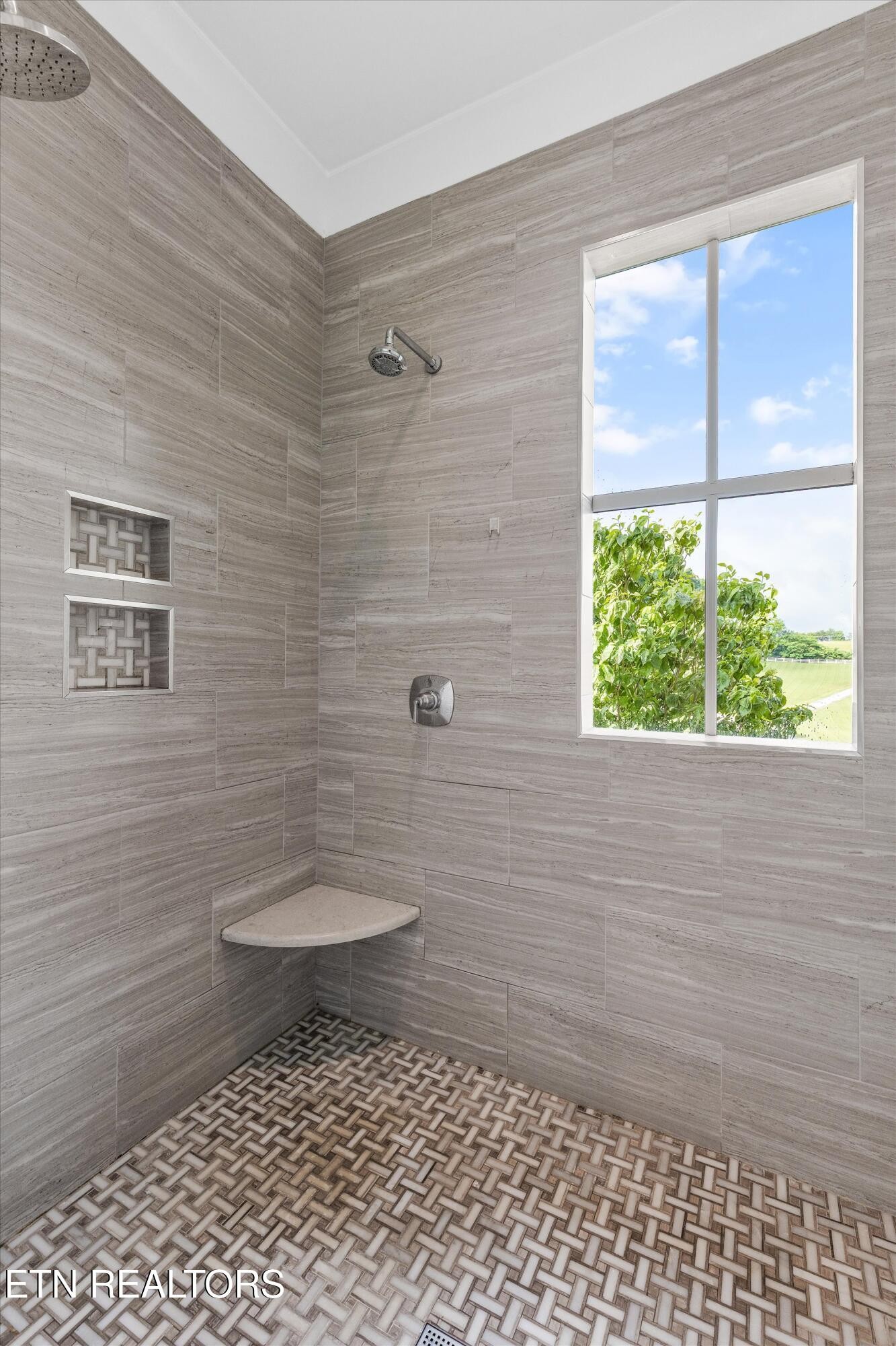 1748 Raulston Road Maryville, TN 37803 - Photo 21 of 59 a bathroom with a toilet